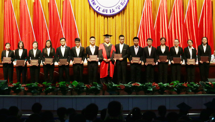 我院举行2016届毕业生毕业典礼暨学位授予大会 我院举行2016届毕业生毕业典礼暨学位授予大会