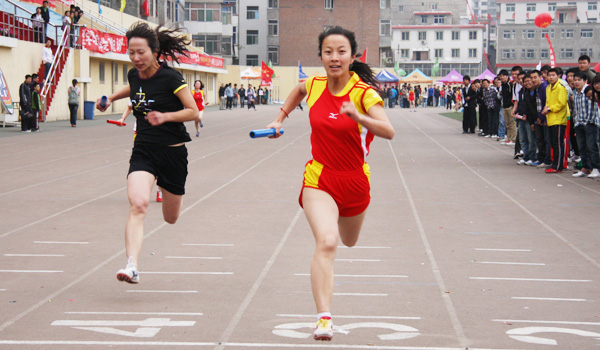 我院在校2011年田径运动会上取得竞赛成绩和精神文明双丰收 我院在校2011年田径运动会上取得竞赛成绩和精神文明双丰收