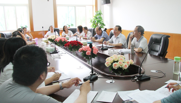 44118太阳成城集团召开青年教师座谈会 44118太阳成城集团召开青年教师座谈会