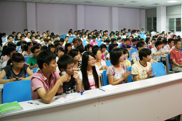 我院举行2007届优秀毕业学生干部就业考研交流会 我院举行2007届优秀毕业学生干部就业考研交流会