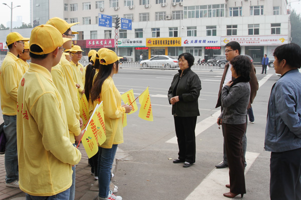 我院领导慰问中博会志愿者 我院领导慰问中博会志愿者