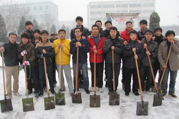 热情融化冰雪,温情充满校园 热情融化冰雪,温情充满校园