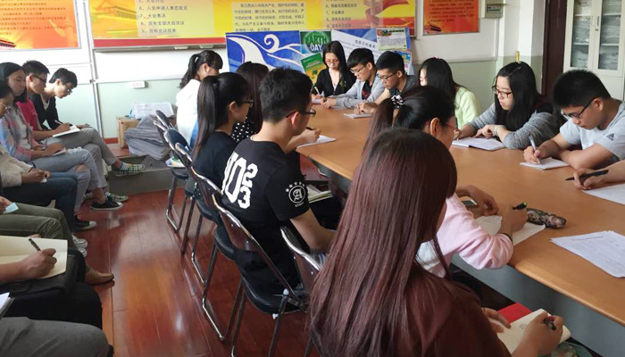 我院第三学生党总支各党支部召开“四个全面”专题学习会 我院第三学生党总支各党支部召开“四个全面”专题学习会