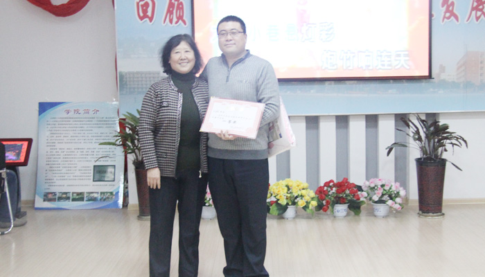 我院举办教职工迎新年卡拉OK比赛 我院举办教职工迎新年卡拉OK比赛