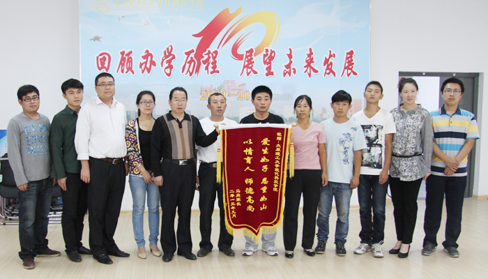 44118太阳成城集团召开专题会议欢迎马尚同学病愈归来 44118太阳成城集团召开专题会议欢迎马尚同学病愈归来