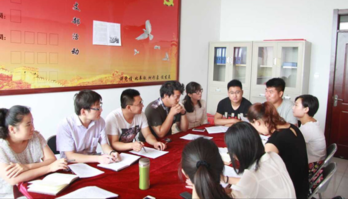 孝义校区学工党支部开展“三严三实”学习汇报活动 孝义校区学工党支部开展“三严三实”学习汇报活动