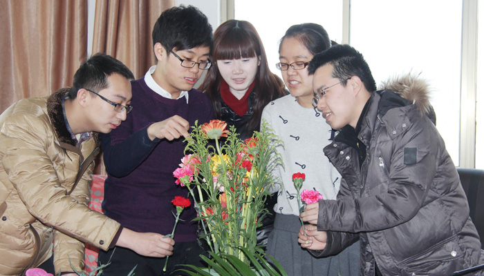 我院举行“青春·知性·美丽”庆祝“三八”妇女节插花比赛 我院举行“青春·知性·美丽”庆祝“三八”妇女节插花比赛
