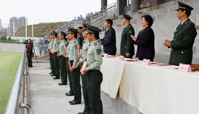 我院举行2014级新生军训汇报表演暨总结表彰大会 我院举行2014级新生军训汇报表演暨总结表彰大会