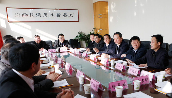 44118太阳成城集团与孝义市人民政府签署合作办学协议