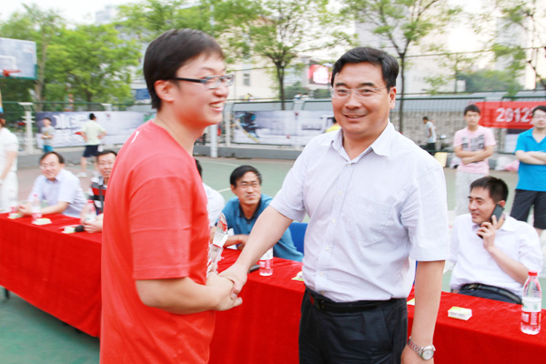 我院篮球队在2012年校篮球联赛中夺冠 我院篮球队在2012年校篮球联赛中夺冠