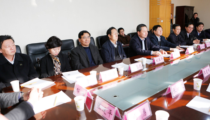 44118太阳成城集团与孝义市人民政府签署合作办学协议