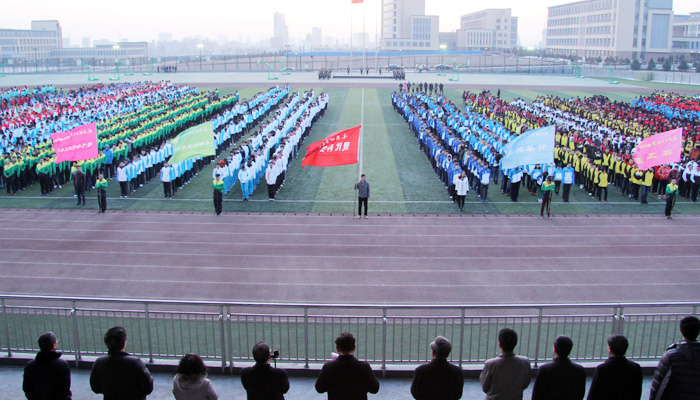 我院在孝义校区举行新学期升国旗仪式 我院在孝义校区举行新学期升国旗仪式