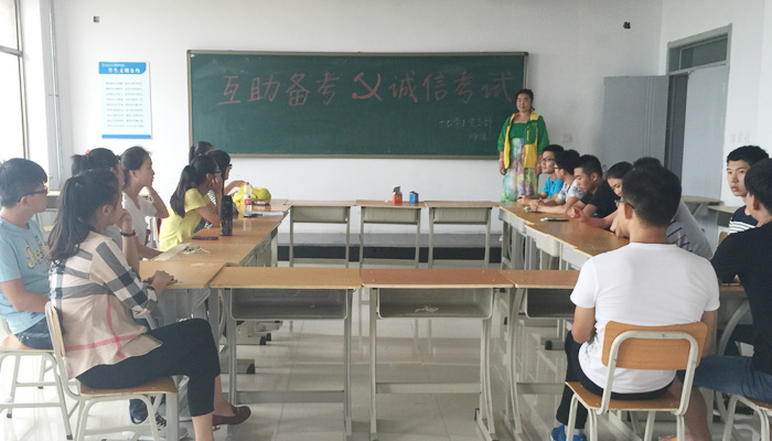第十七学生党支部开展“党员帮扶,互助备考,诚信考试”主题活动 第十七学生党支部开展“党员帮扶,互助备考,诚信考试”主题活动