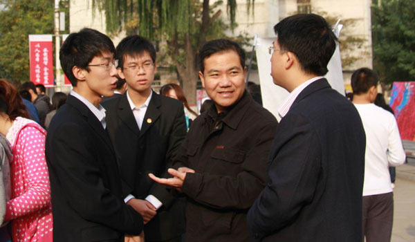 我院团学组织开展纳新工作 我院团学组织开展纳新工作