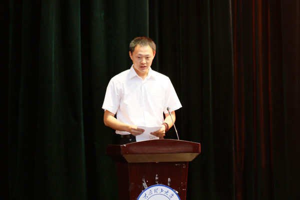我院举行2013届毕业生毕业典礼暨学位授予大会