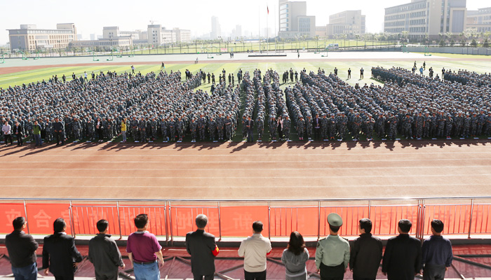 我院举行2015级新生地震消防综合应急疏散演练 我院举行2015级新生地震消防综合应急疏散演练