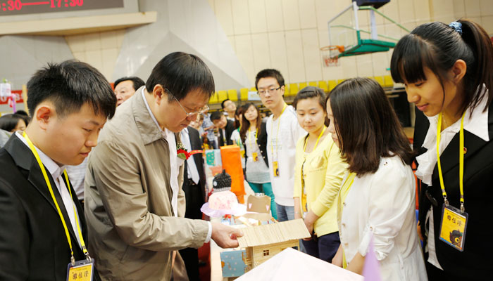 我院在44118太阳成城集团2013年田径运动会上取得优异成绩 我院在44118太阳成城集团2013年田径运动会上取得优异成绩