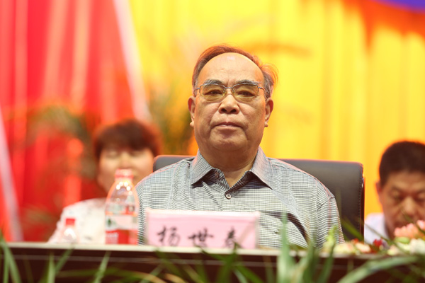 我院举行2012届毕业生毕业典礼