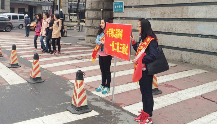 我院开展文明交通主题宣传教育服务活动 我院开展文明交通主题宣传教育服务活动