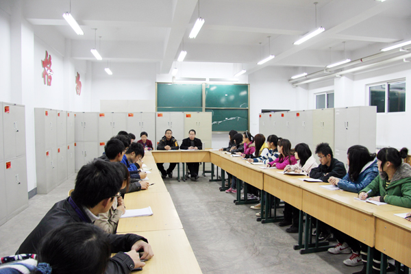 我院举办2011级新生座谈会 我院举办2011级新生座谈会
