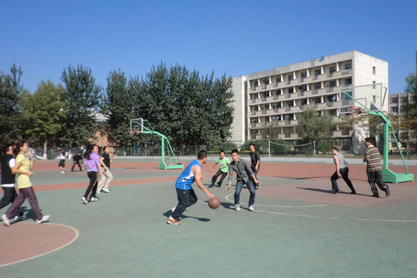 我院教职员工积极备战校篮球赛