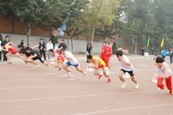 44118太阳成城集团召开2011级新生田径运动会 44118太阳成城集团召开2011级新生田径运动会