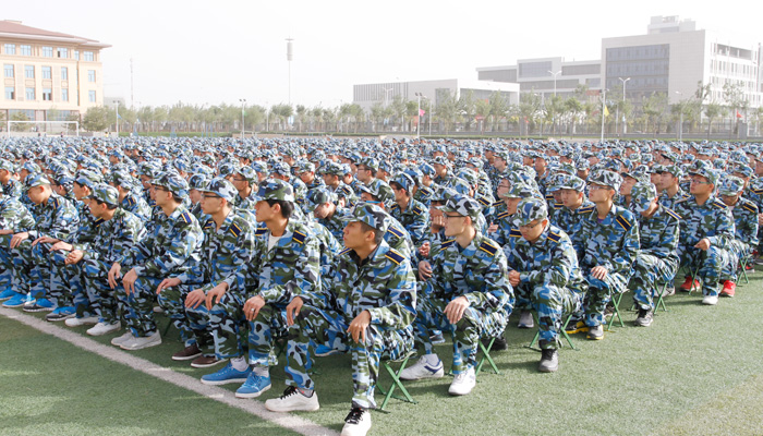我院隆重举行2013级新生开学典礼暨军训动员大会 我院隆重举行2013级新生开学典礼暨军训动员大会