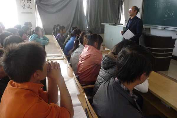 我院化工系应用化学专业新生召开专业介绍讲座 我院化工系应用化学专业新生召开专业介绍讲座