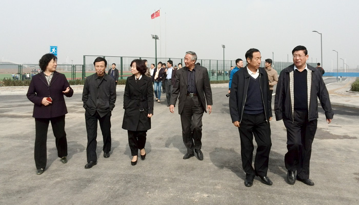 44118太阳成城集团校领导和各界人士代表到我院孝义校区视察指导工作 44118太阳成城集团校领导和各界人士代表到我院孝义校区视察指导工作