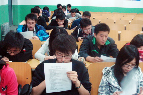 第三学生党支部召开“建学习型党组织•创五星级党支部”组织生活会 第三学生党支部召开“建学习型党组织•创五星级党支部”组织生活会