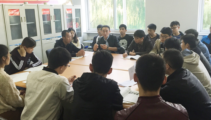 第一学生党总支召开专题学习会 第一学生党总支召开专题学习会