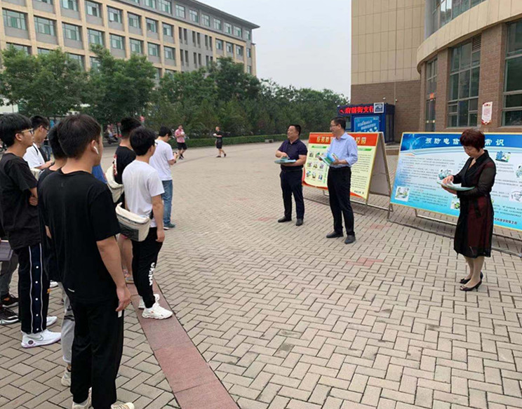 我院开展全国第20个“安全生产月”宣传咨询日活动 我院开展全国第20个“安全生产月”宣传咨询日活动