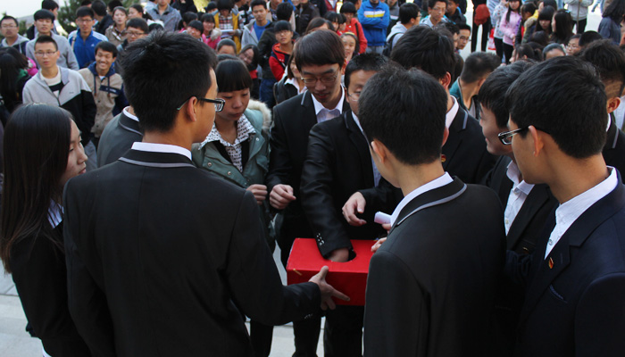 我院第九届纪念“一二•九运动”主题拔河比赛开幕 我院第九届纪念“一二•九运动”主题拔河比赛开幕