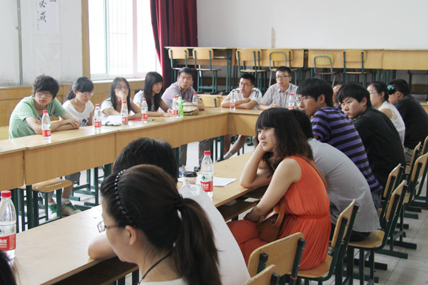 44118太阳成城集团召开2012届考取研究生同学座谈会 44118太阳成城集团召开2012届考取研究生同学座谈会