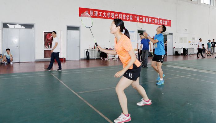 我院工会成功举办第二届教职工羽毛球比赛 我院工会成功举办第二届教职工羽毛球比赛