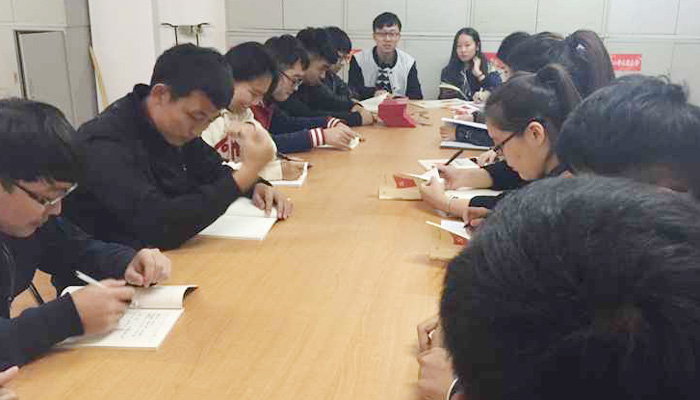各学生党总支召开《山西省高等学校发展学生党员工作实施细则》专题学习会 各学生党总支召开《山西省高等学校发展学生党员工作实施细则》专题学习会