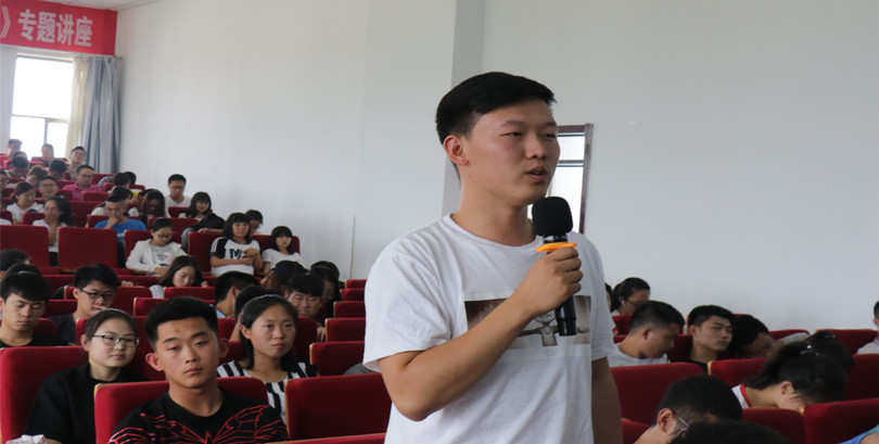 我院“首届创新创业文化节开幕式暨双创人才培养、区域经济发展、众创空间建设主题论坛”在孝义校区隆重举行 我院“首届创新创业文化节开幕式暨双创人才培养、区域经济发展、众创空间建设主题论坛”在孝义校区隆重举行