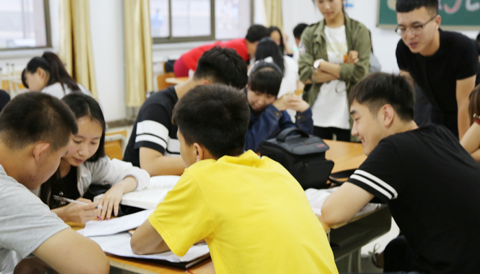 我院“学霸工作坊”继续助力学风建设 我院“学霸工作坊”继续助力学风建设