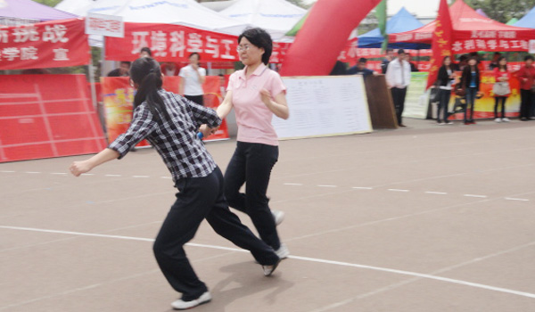 我院在校2011年田径运动会上取得竞赛成绩和精神文明双丰收 我院在校2011年田径运动会上取得竞赛成绩和精神文明双丰收