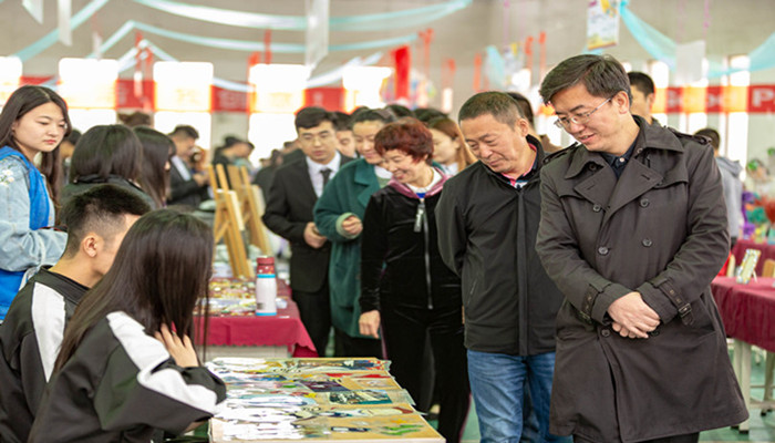 我院成功举办第四届创意市集活动 我院成功举办第四届创意市集活动