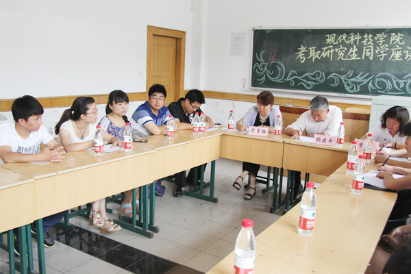 44118太阳成城集团召开2012届考取研究生同学座谈会 44118太阳成城集团召开2012届考取研究生同学座谈会