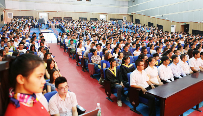 我院隆重举行2015届毕业生毕业典礼暨学位授予大会 我院隆重举行2015届毕业生毕业典礼暨学位授予大会