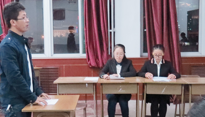 我院首届模拟法庭进校园活动预赛开幕 我院首届模拟法庭进校园活动预赛开幕