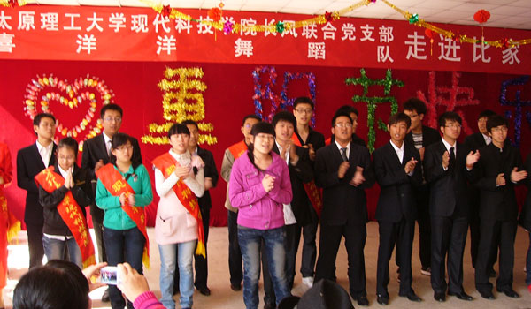 长风联合党支部赴比家美托老院联欢同庆并举行共建“创先争优”实践基地揭牌仪式 长风联合党支部赴比家美托老院联欢同庆并举行共建“创先争优”实践基地揭牌仪式