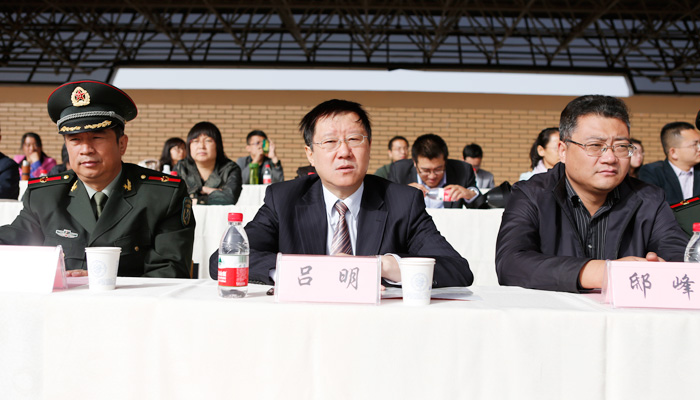 我院隆重举行2013级新生开学典礼暨军训动员大会 我院隆重举行2013级新生开学典礼暨军训动员大会