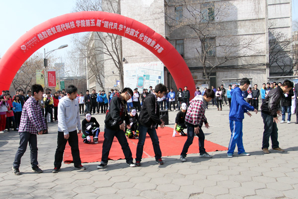 我院第五届“现代风华”校园文化节隆重开幕 我院第五届“现代风华”校园文化节隆重开幕