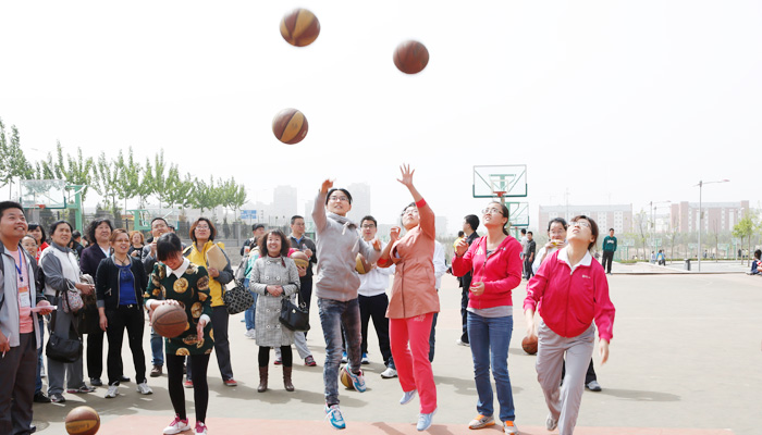 我院在明向校区成功举办2014年教职工健身体育活动 我院在明向校区成功举办2014年教职工健身体育活动