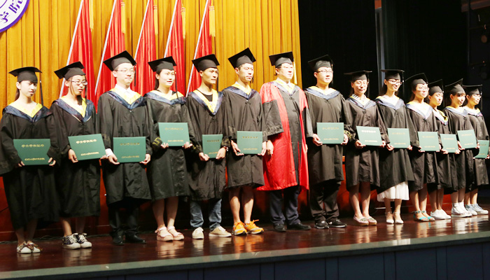 我院隆重举行2015届毕业生毕业典礼暨学位授予大会 我院隆重举行2015届毕业生毕业典礼暨学位授予大会