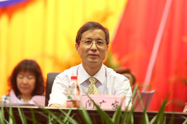 我院举行2012届毕业生毕业典礼