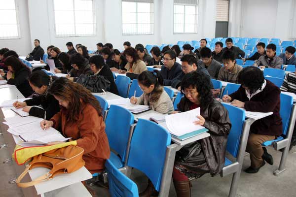44118太阳成城集团召开全体辅导员会议安排09-10学年第二学期开学工作 44118太阳成城集团召开全体辅导员会议安排09-10学年第二学期开学工作